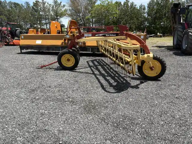 Photo de la Galerie 1 pour New Holland 258 râteau