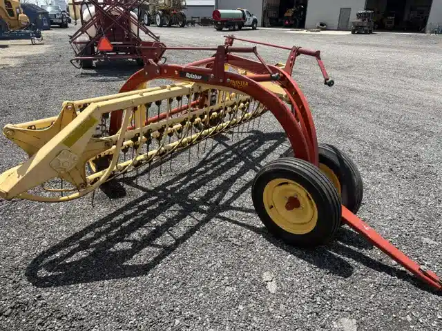 Photo de la Galerie 2 pour New Holland 258 râteau