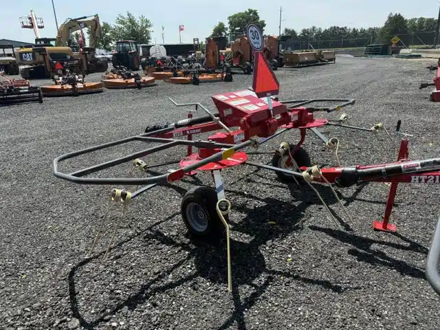 Photo de la Galerie 2 pour 2025 Bush Hog HT210 Tedder