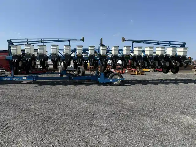 Gallery image 2 for 2005 Kinze 3600 Planter
