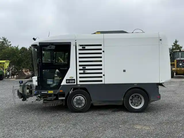 Gallery image 1 for 2016 SERIES 5 Sweeper