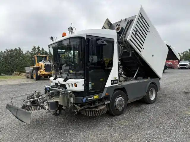 Gallery image 2 for 2016 SERIES 5 Sweeper