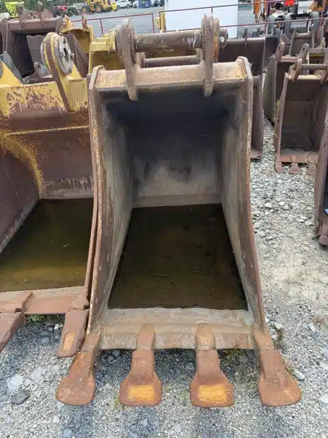 Gallery image 2 for 1997 Caterpillar CAT215C30HD Attachment