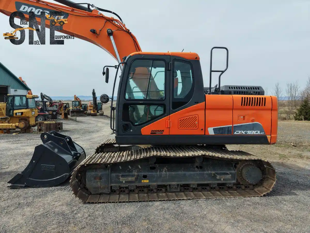 Gallery image 2 for 2021 Doosan DX180 Excavator