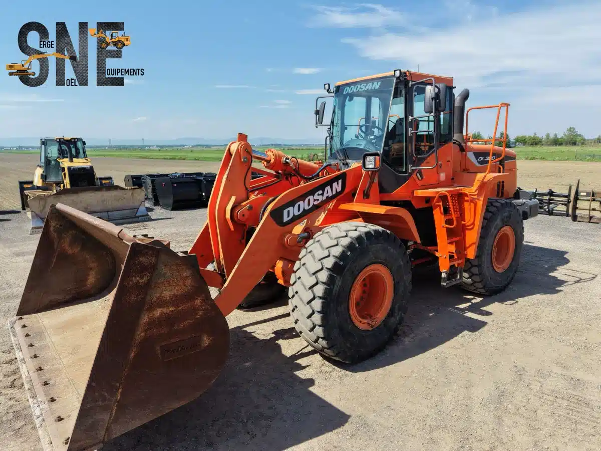 Gallery image 2 for 2014 Doosan DL300-5 Wheel Loader