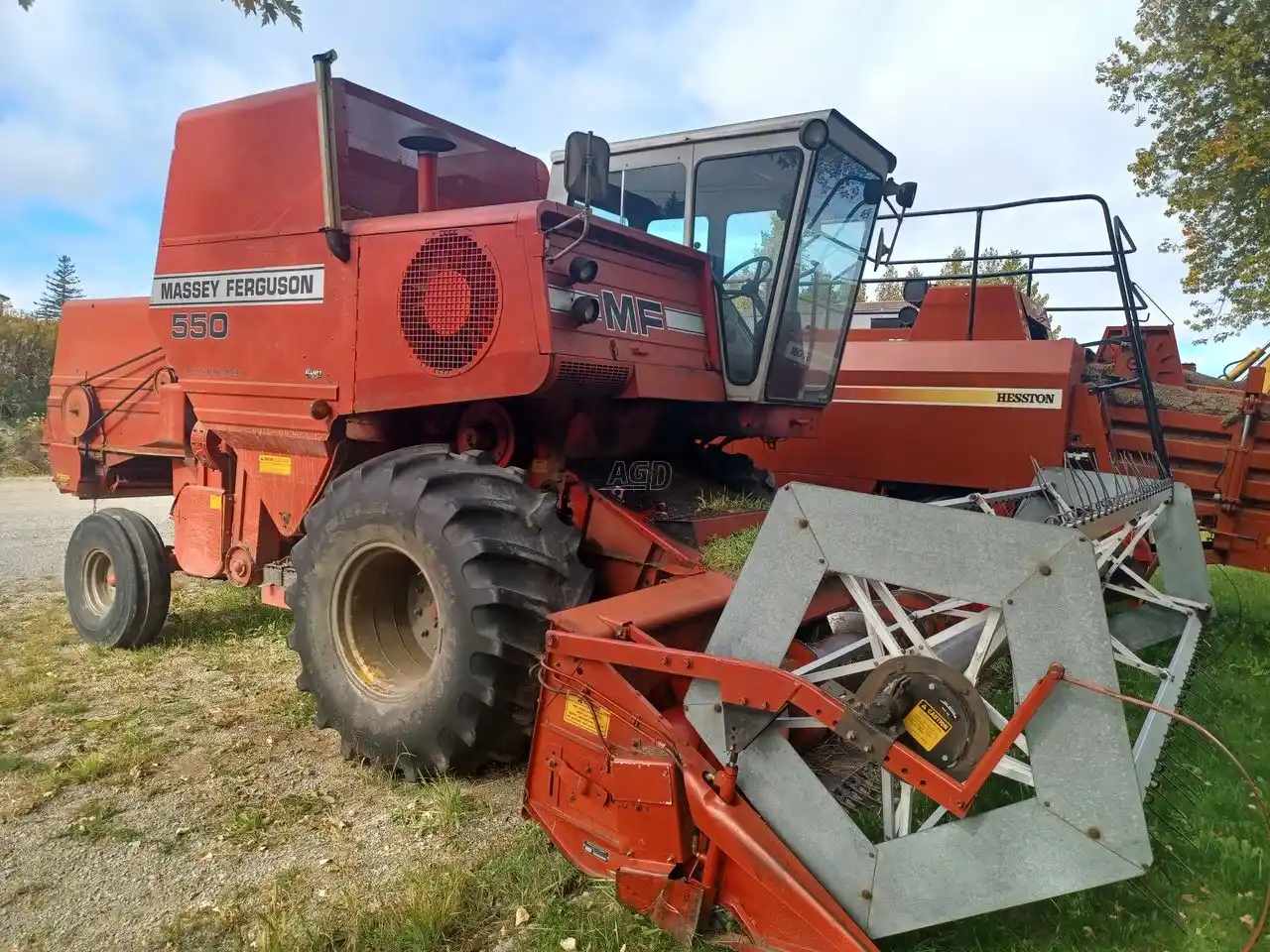 Gallery image 2 for Used Massey Ferguson 550 Combine
