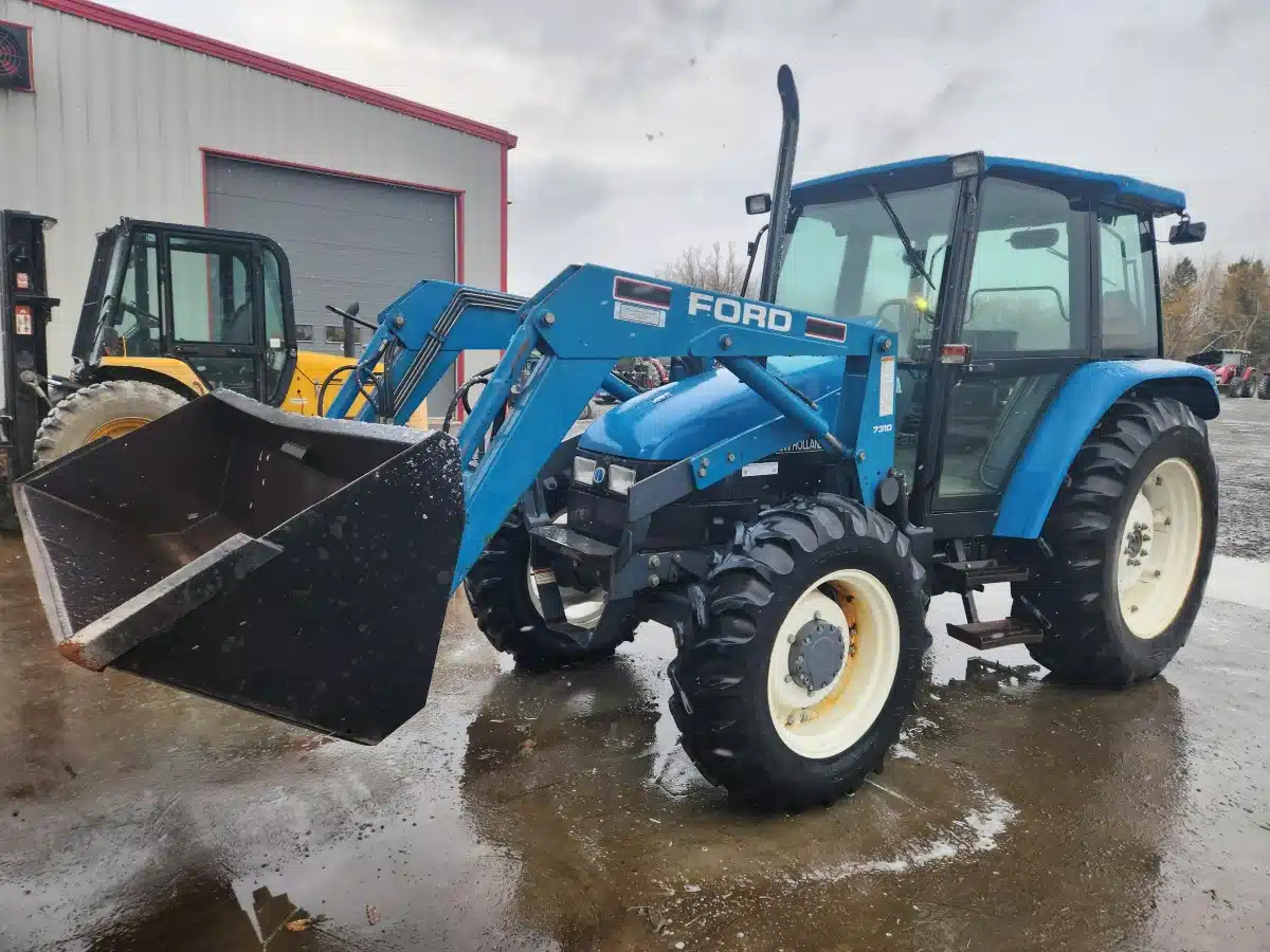 Gallery image 2 for Used New Holland 5635 Tractor Loader