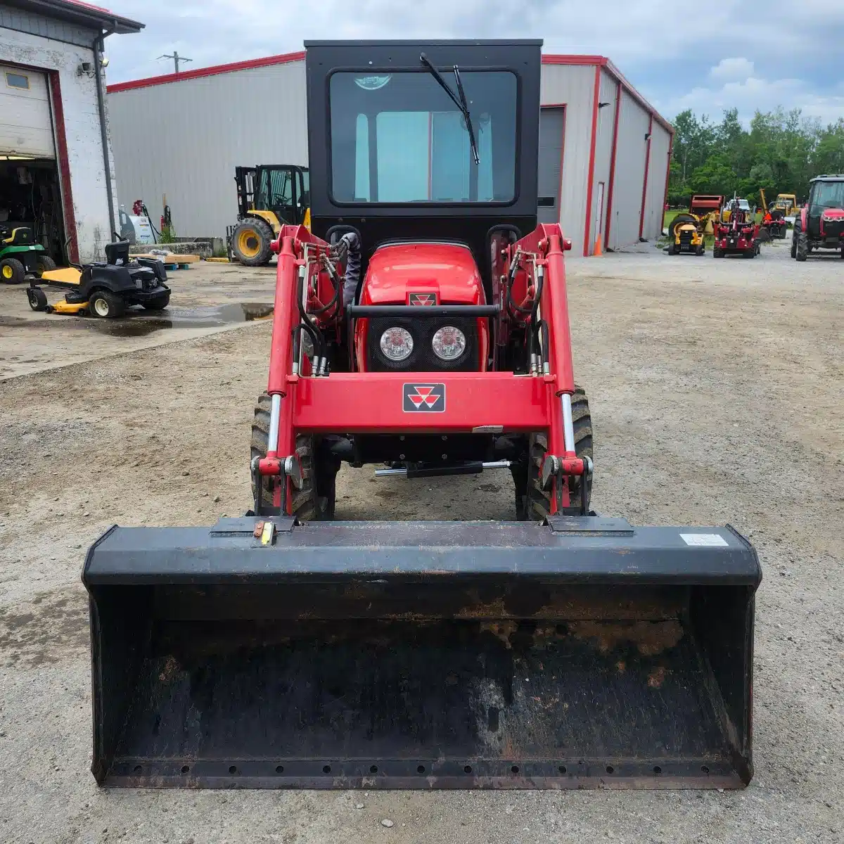Gallery image 2 for Massey Ferguson 1533 Tractor