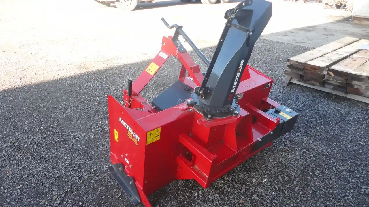 Gallery image 2 for Used Meteor SB54 P/T Snow Blower