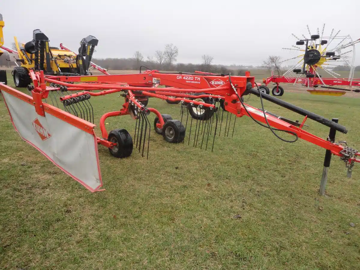 Gallery image 1 for Used USED Kuhn GA4220TH Rake