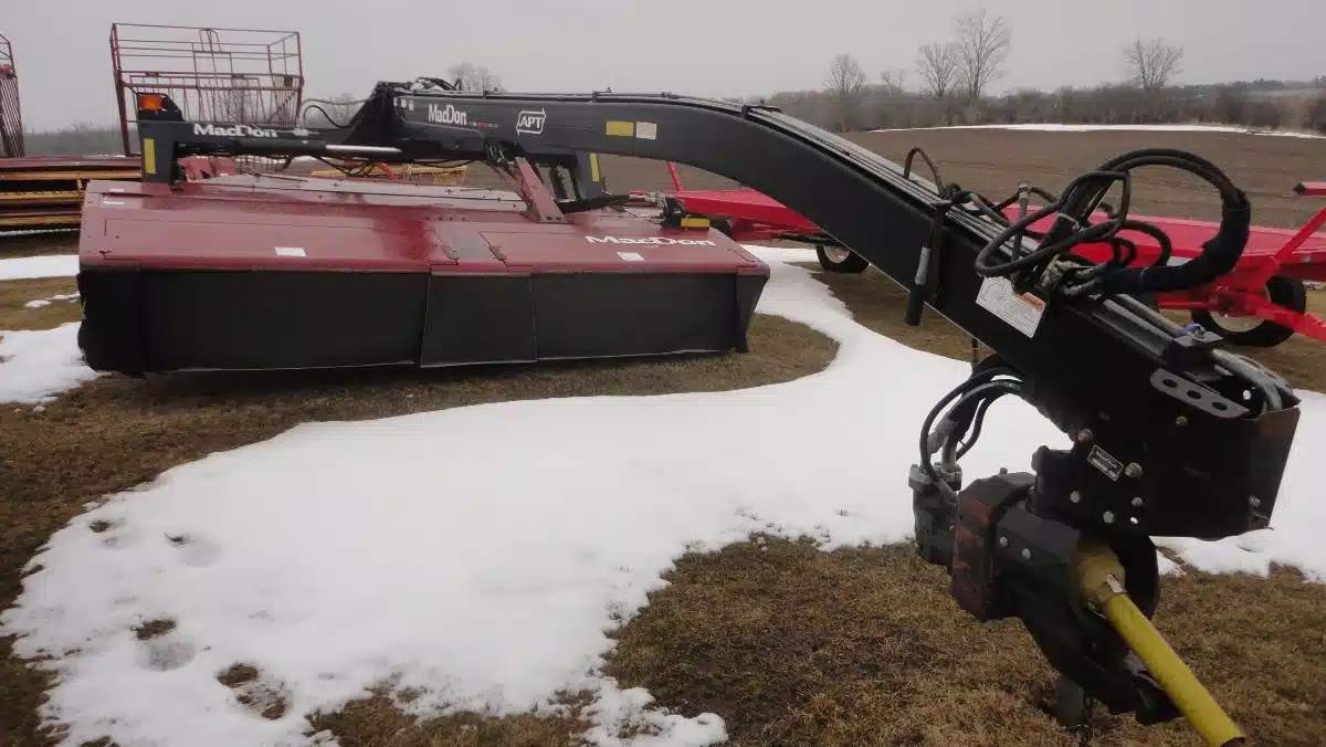 Gallery image 1 for MacDon R80 Disc Mower Conditioner