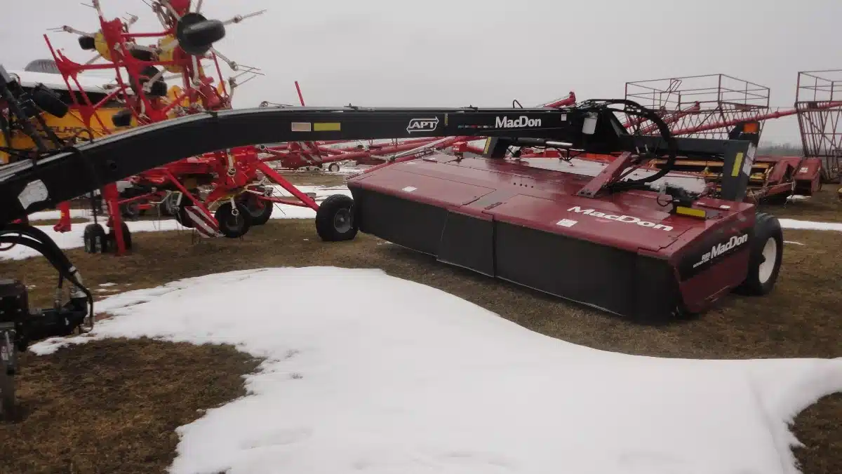 Gallery image 2 for MacDon R80 Disc Mower Conditioner