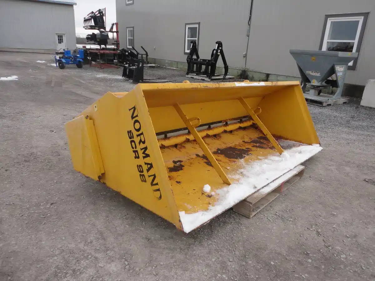Gallery image 2 for 0000 Normand SCR 98 Spreader - Salt & Sand