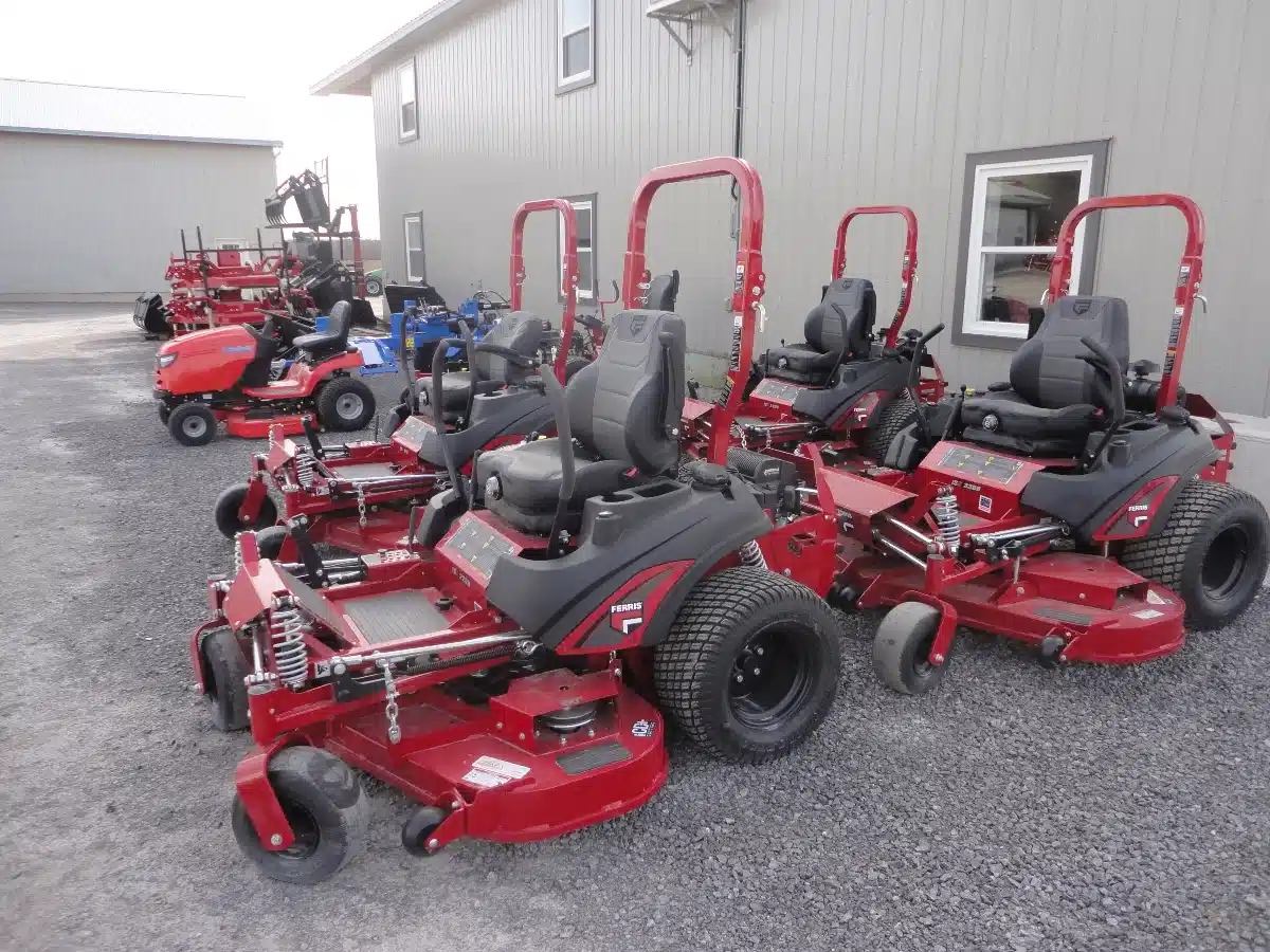 Ferris ISX 3300 Mower - Zero Turn
