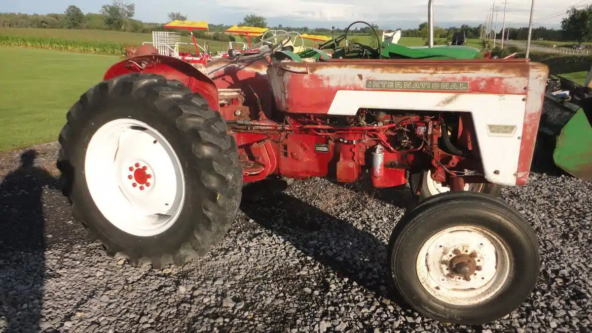 Photo de la Galerie 1 pour International Harvester 434 Tracteur