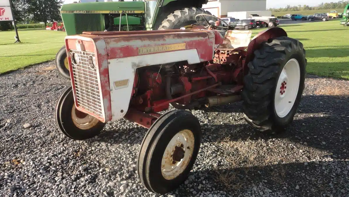 Photo de la Galerie 2 pour International Harvester 434 Tracteur