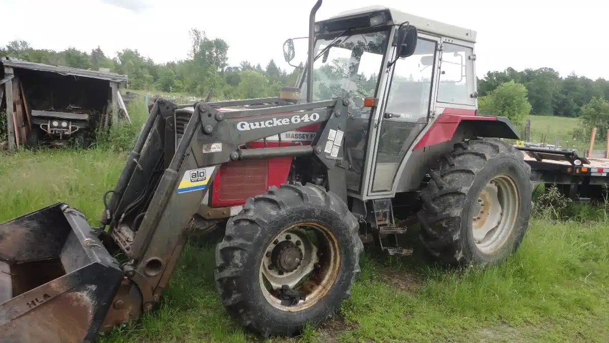 Gallery image 1 for 1995 Massey Ferguson 390 Tractor