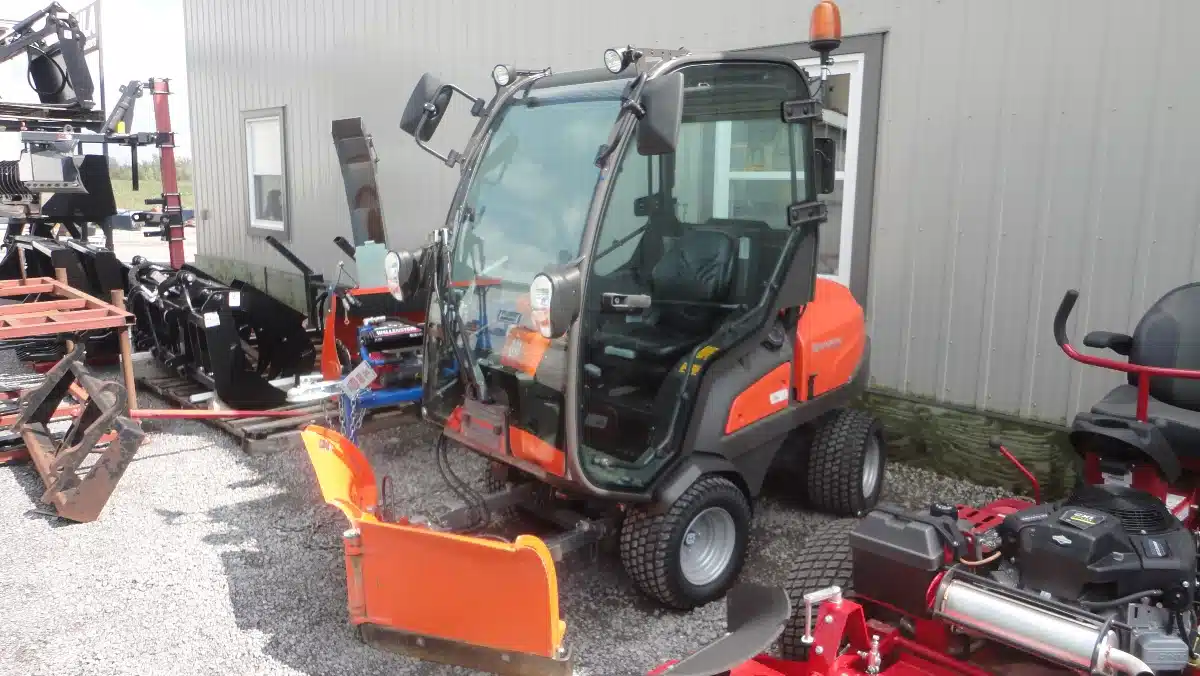 Gallery image 1 for Husqvarna P525D Snow Blower