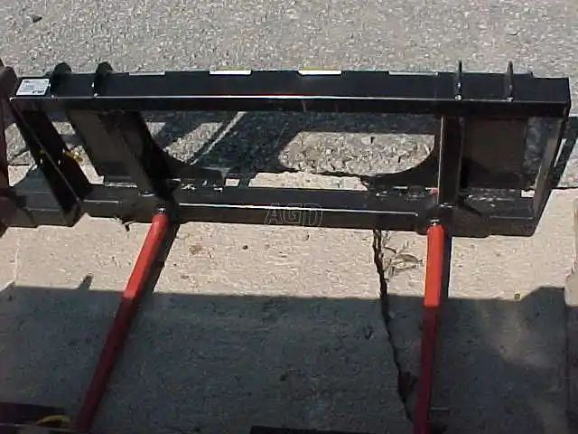 Gallery image 1 for New HLA Attachments DE5039AO600 Bale Spear