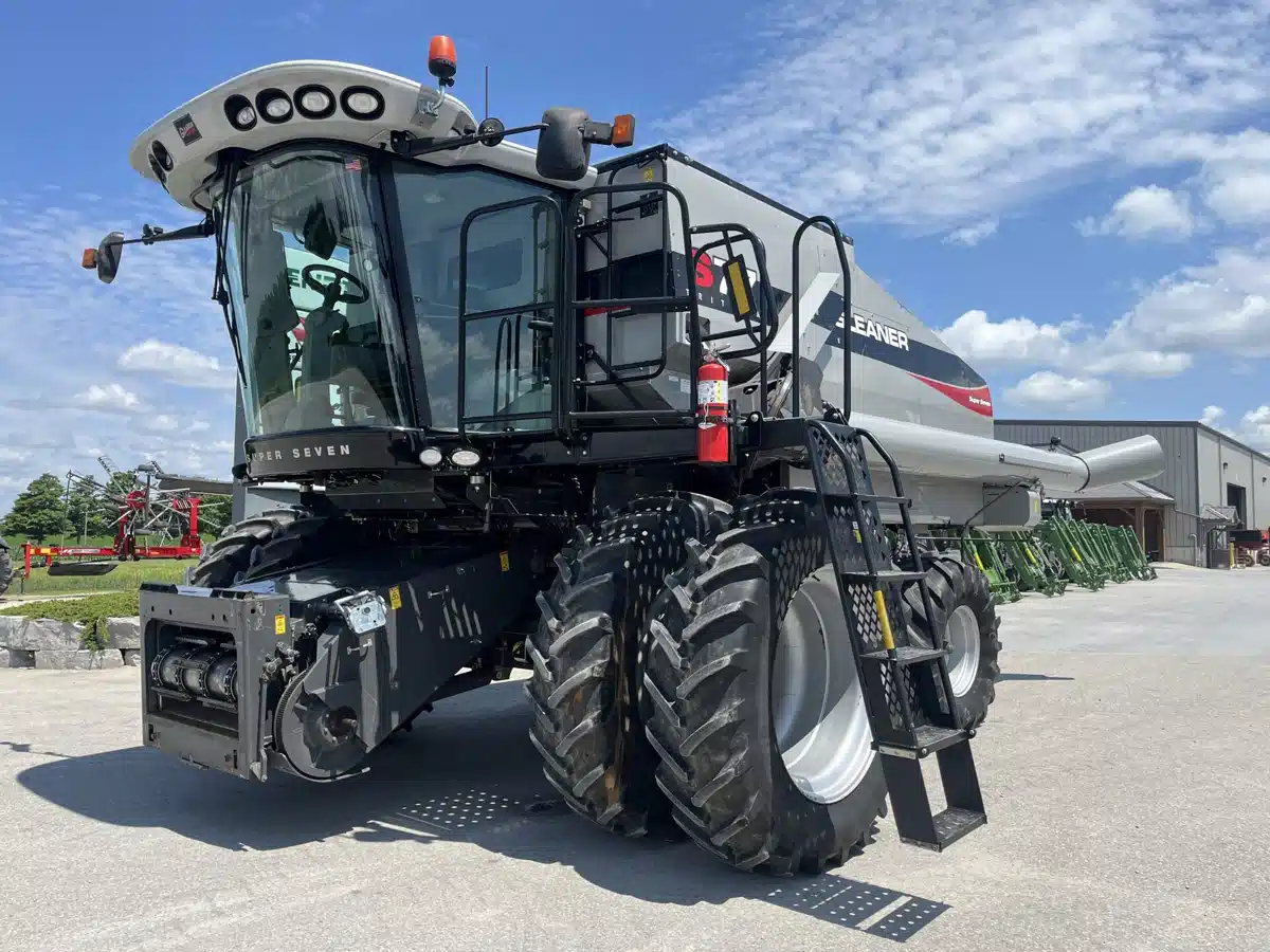 Gallery image 1 for Used 2014 Gleaner S77 Combine