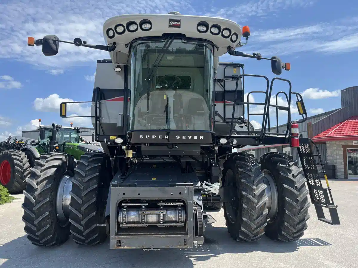 Gallery image 2 for Used 2014 Gleaner S77 Combine