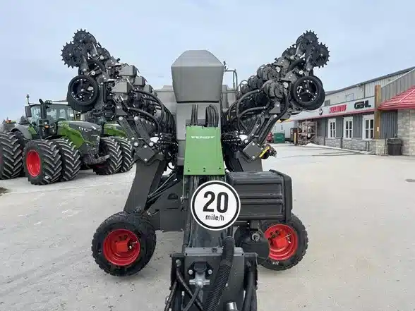 Gallery image 2 for New 2025 Fendt Momentum 23-15 Planter