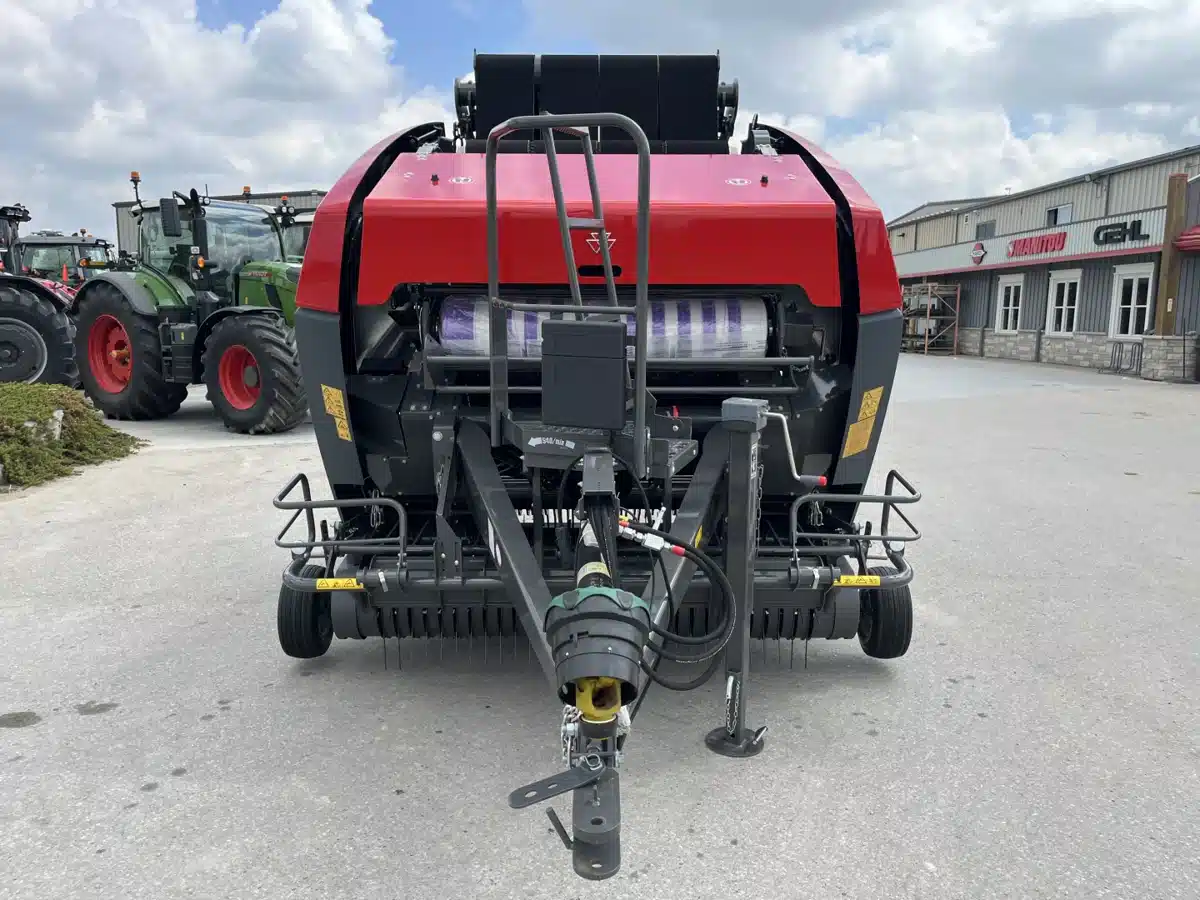 Gallery image 2 for New 2024 Massey Ferguson RB 4180V Round Baler