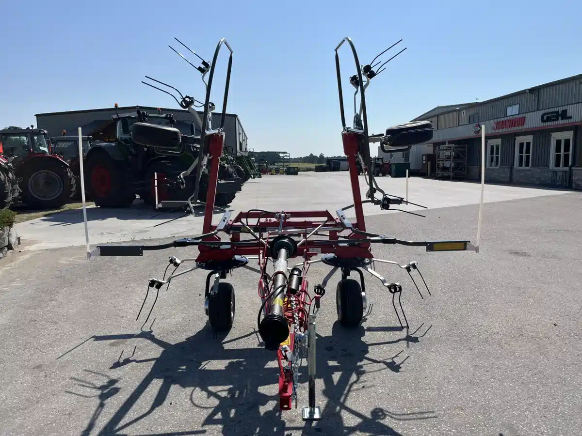 Gallery image 2 for New 2025 Massey Ferguson TD524T Tedder Rake