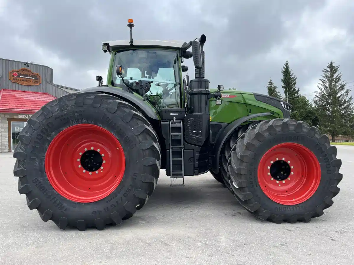 Gallery image 2 for New 2025 Fendt 1050 Gen3 Tractor
