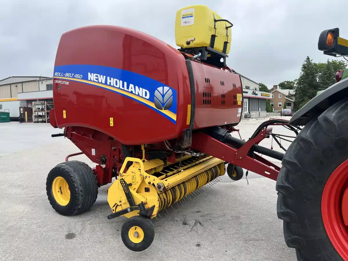 Gallery image 2 for Used 2019 New Holland ROLL-BELT 450 Round Baler