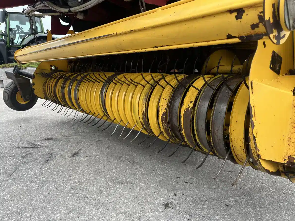 Gallery image 1 for Used 2019 New Holland ROLL-BELT 450 Round Baler
