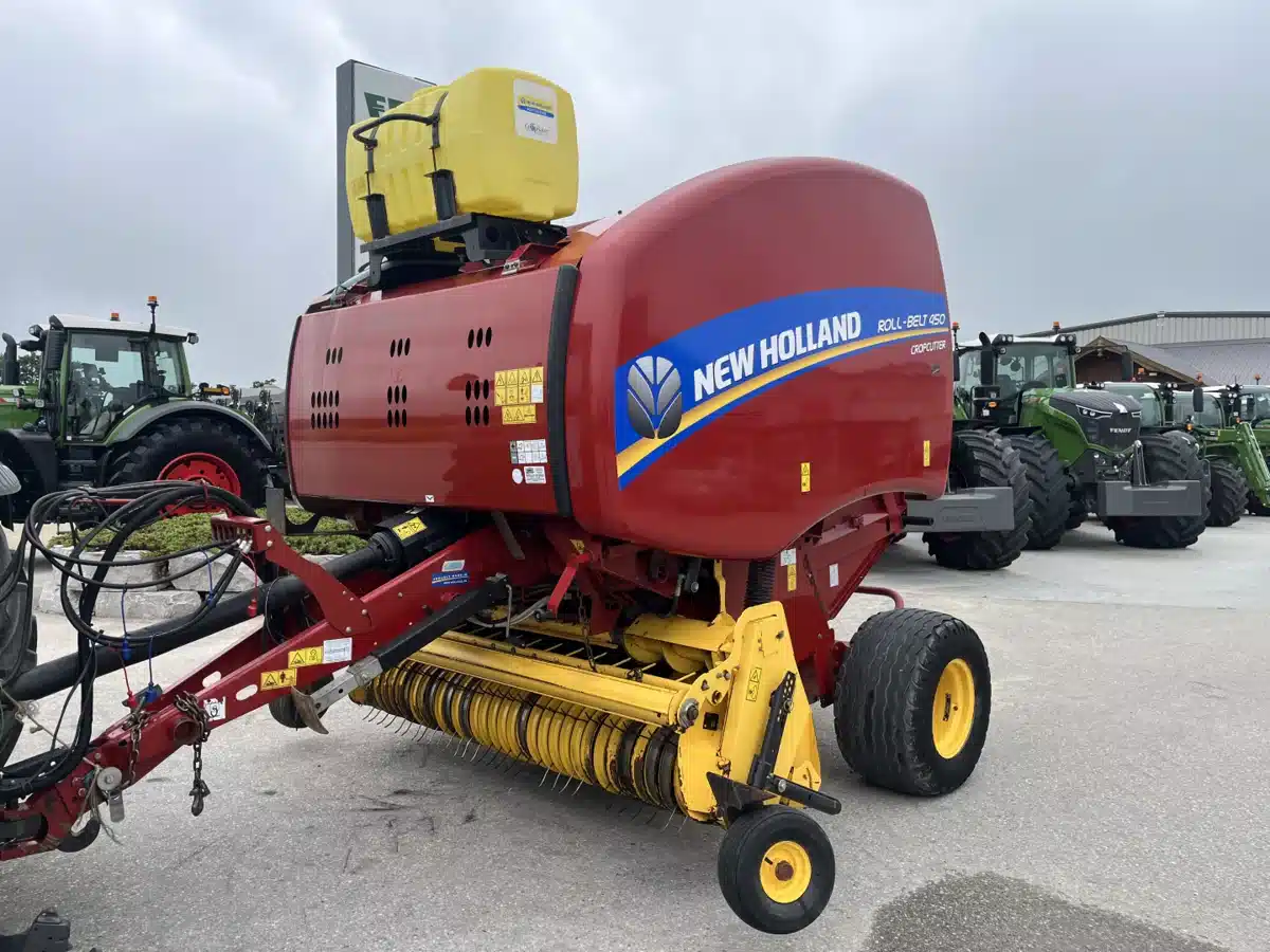 Gallery image 1 for Used 2019 New Holland ROLL-BELT 450 Round Baler