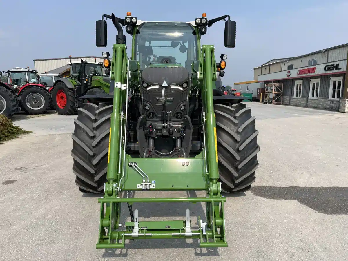 Gallery image 2 for New 2025 Fendt 620 VARIO Tractor
