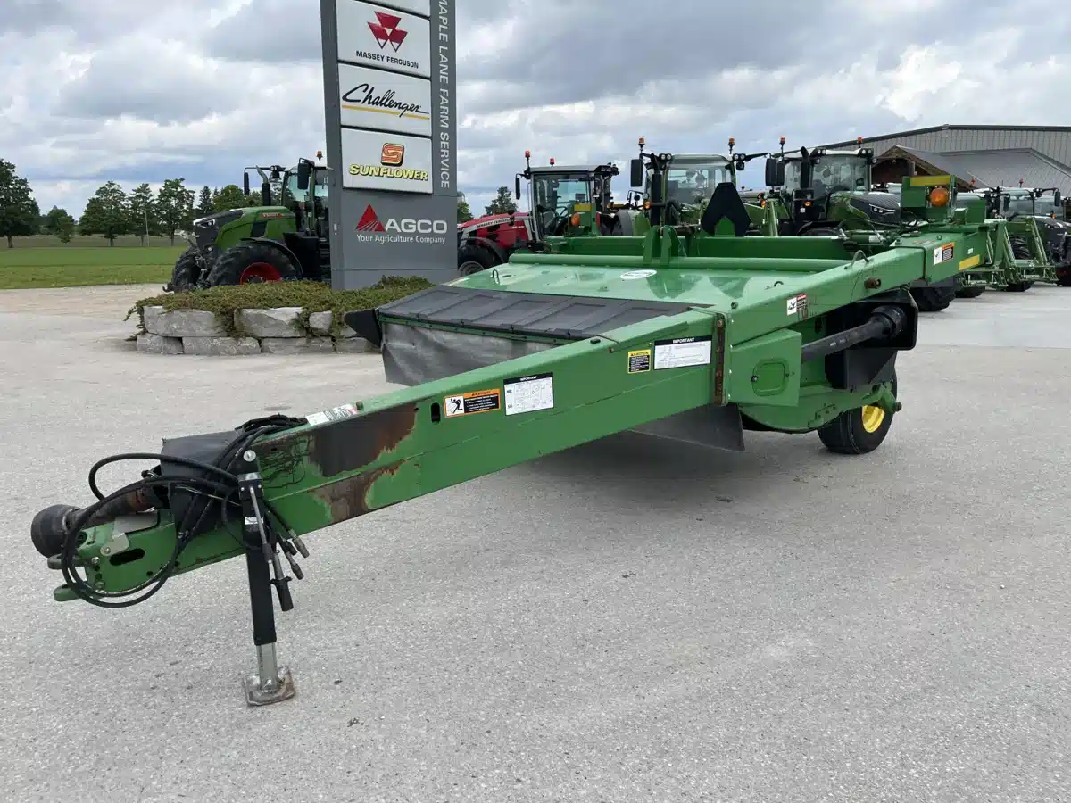 Gallery image 1 for Used 2000 John Deere 925 Disc Mower Conditioner