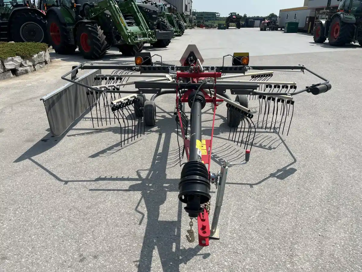 Gallery image 2 for New 2023 Massey Ferguson RK.451 TR Rake