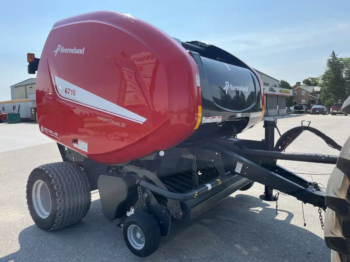 Gallery image 2 for Used 2015 Kverneland 6716 Round Baler