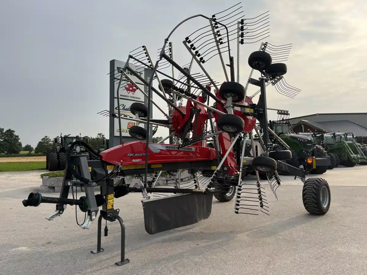 Gallery image 1 for New 2025 Massey Ferguson 862TRC Rake