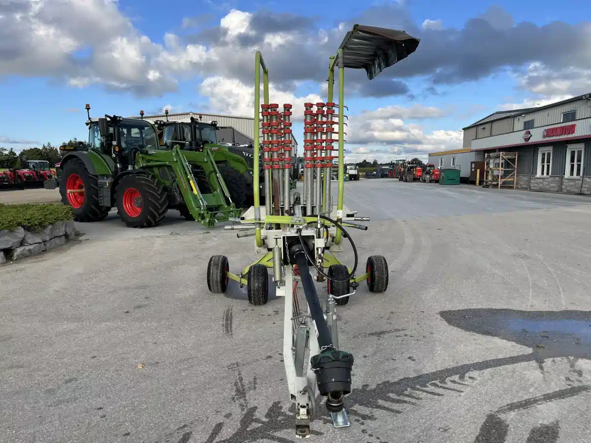 Gallery image 2 for Used CLAAS LINER 470T Rake