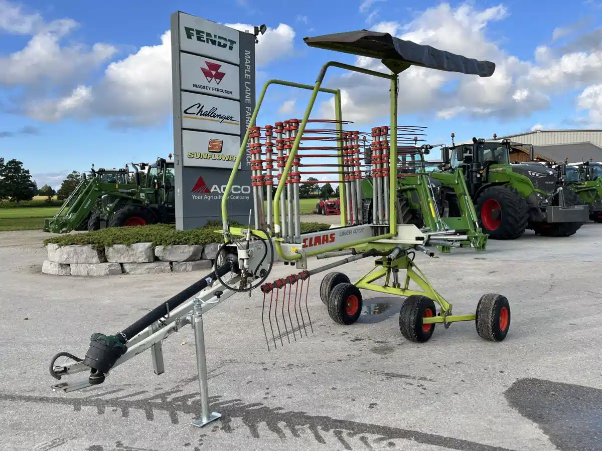 Gallery image 1 for Used CLAAS LINER 470T Rake