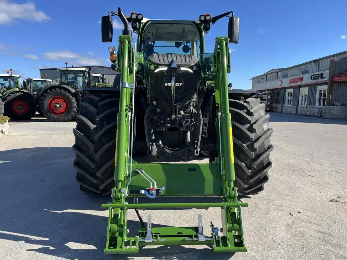 Gallery image 2 for New 2025 Fendt 724 VARIO Tractor