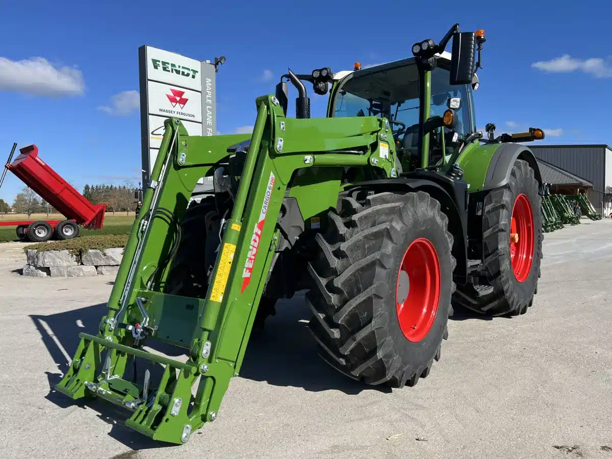New 2025 Fendt 724 VARIO Tractor