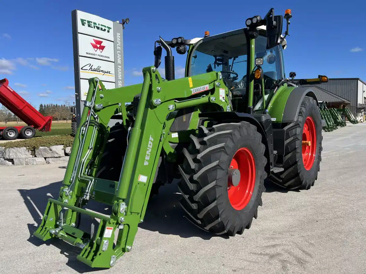 Gallery image 1 for New 2025 Fendt 516 VARIO Tractor