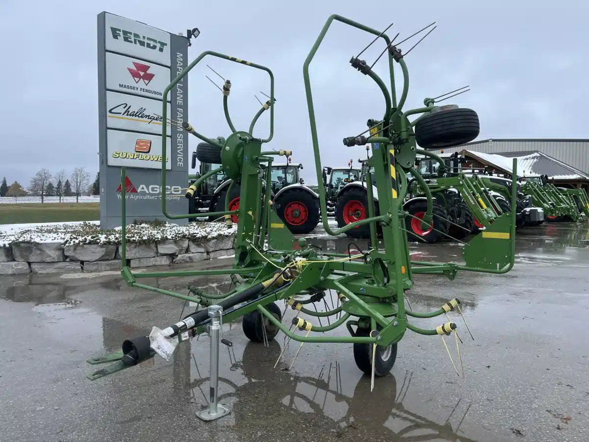 Used 2021 Krone KW5.52/4X7T Tedder Rake