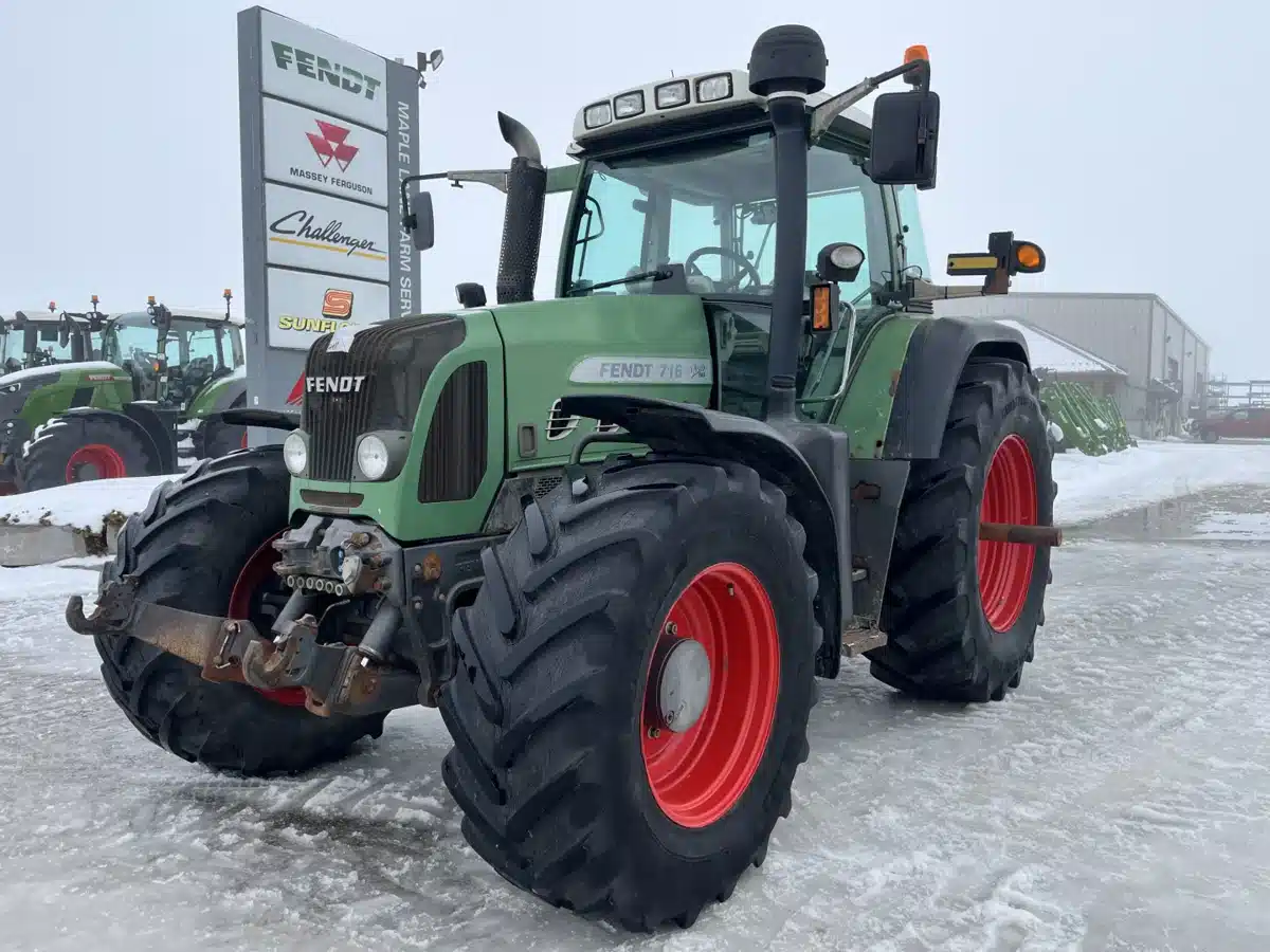 2011 Fendt 716 COM3 Tractor