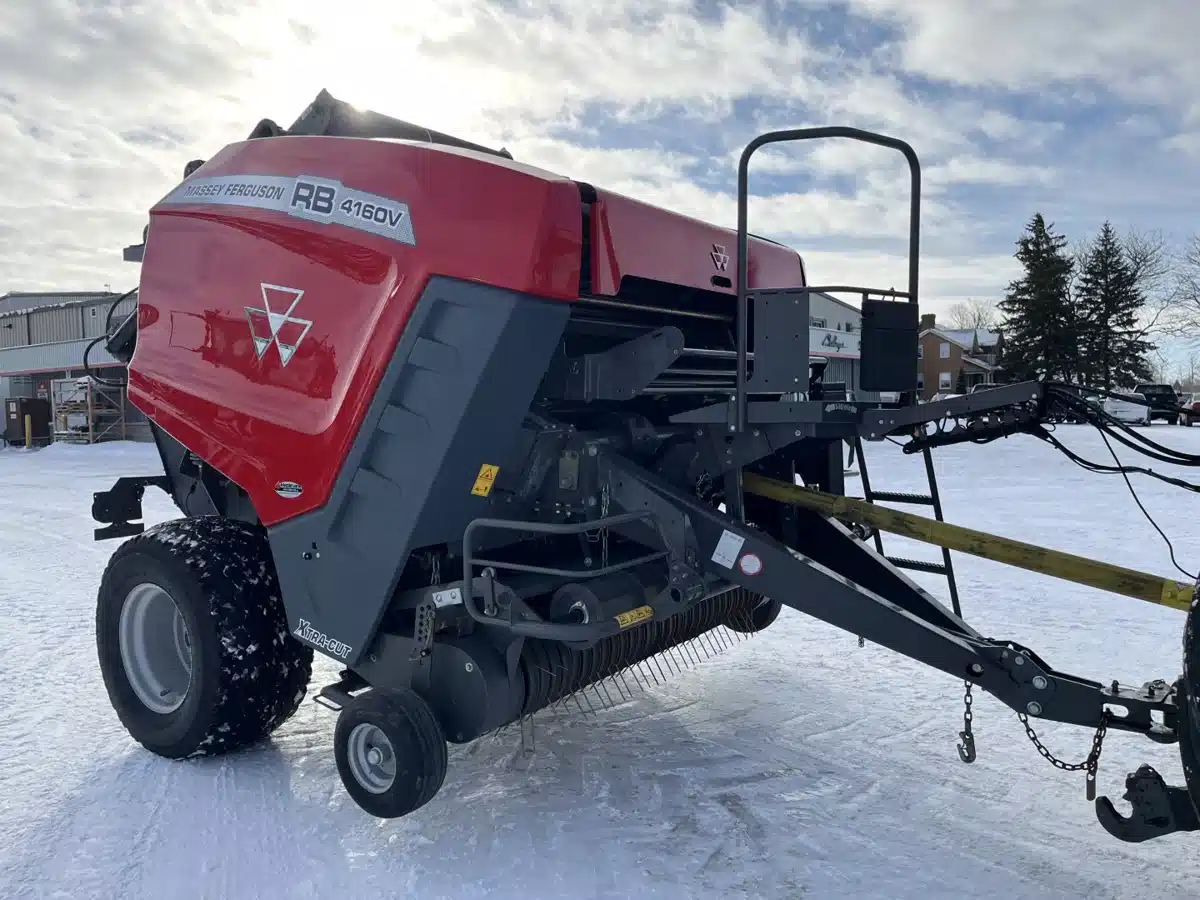 Gallery image 2 for 2023 Massey Ferguson RB 4160V Round Baler