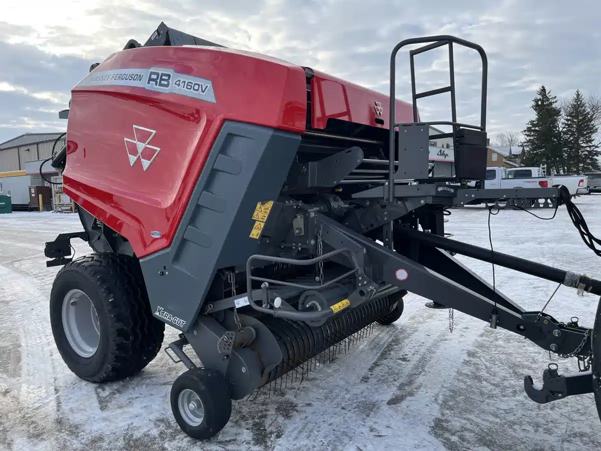 Gallery image 2 for 2022 Massey Ferguson RB 4160V Round Baler