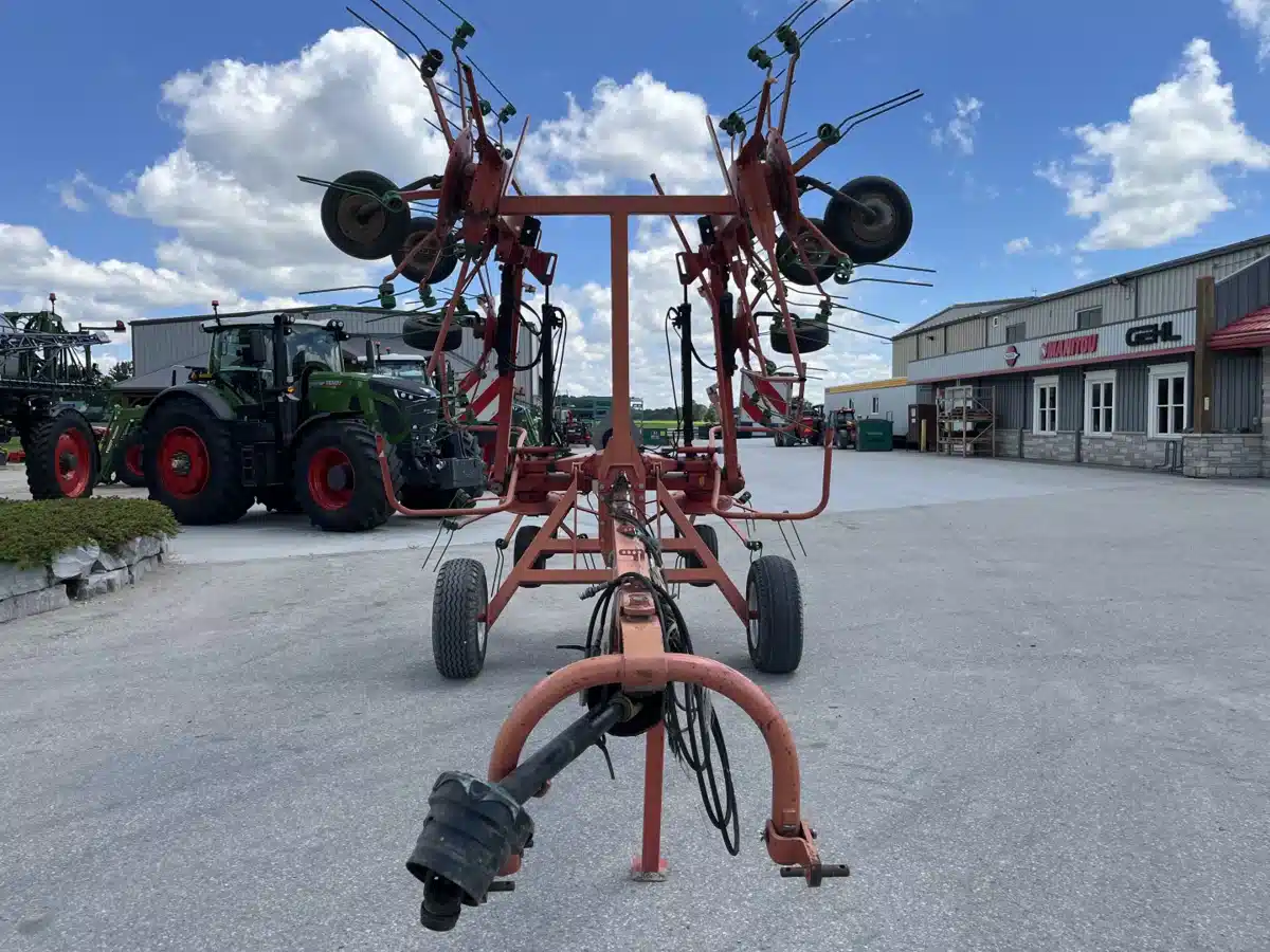 Gallery image 2 for 2006 Kverneland Taarup 80110 Tedder Rake