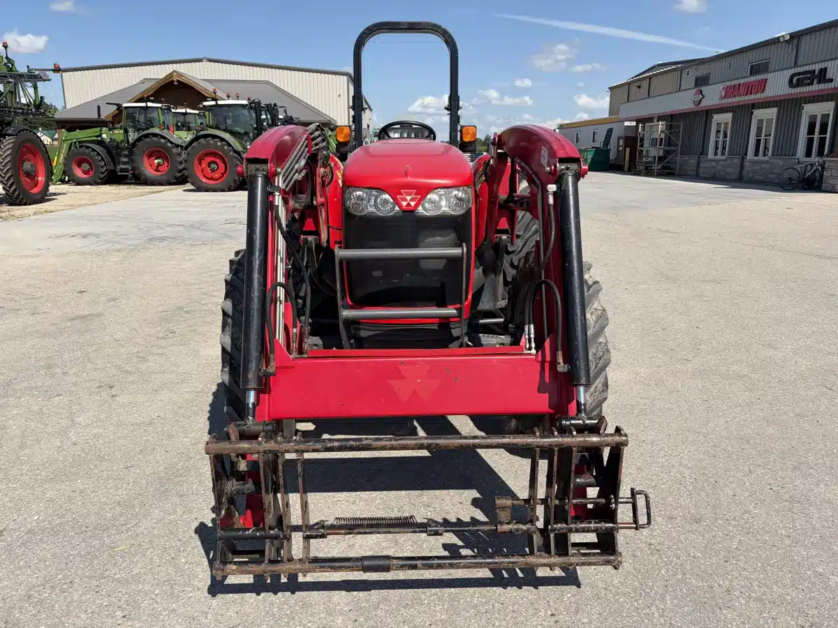 Gallery image 2 for 2012 Massey Ferguson 2635 Tractor