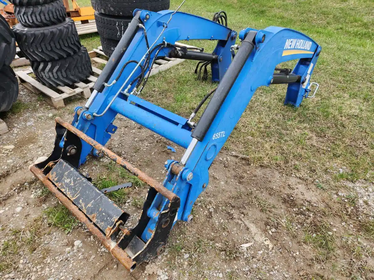 Photo de la Galerie 2 pour Usagé New Holland 655TL divers