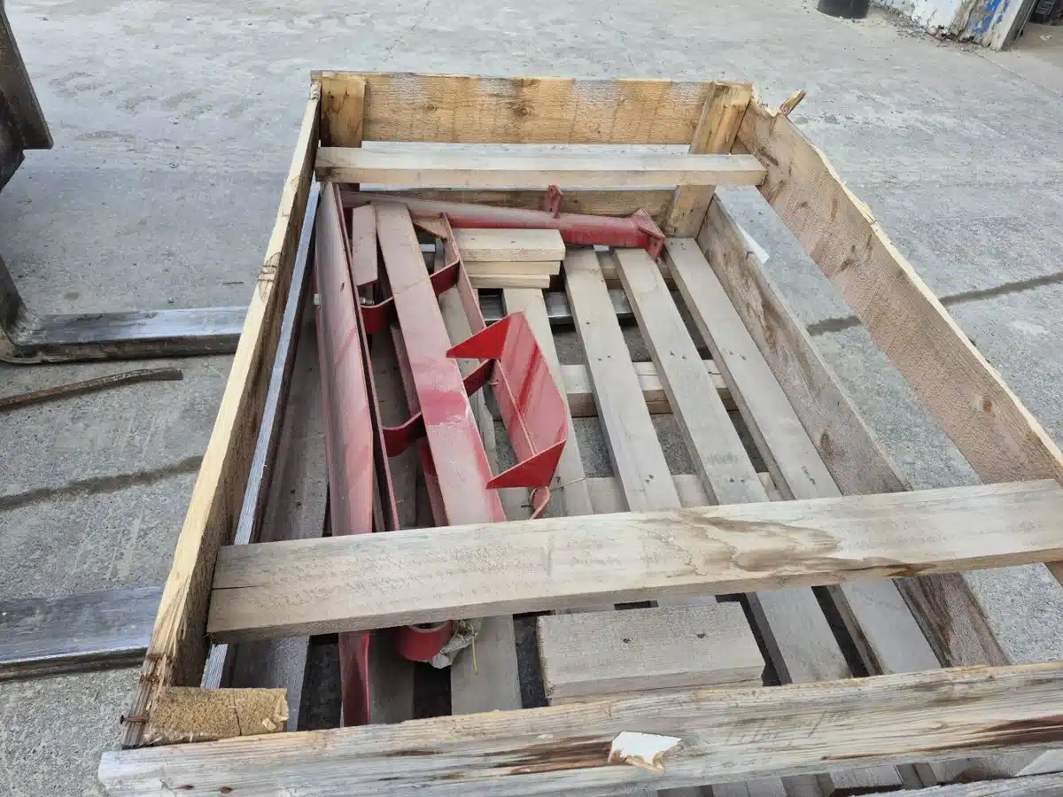 Gallery image 2 for New Holland 715230016 Square Baler - Small